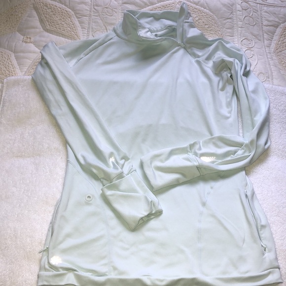 Athleta work out top - Picture 3 of 6